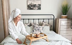 Lion Apartments - Premium Studio With Balcony